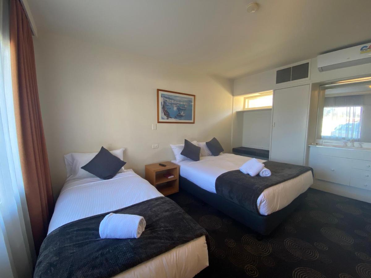 The Astor Hotel Motel Гоулберн Екстер'єр фото